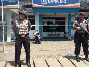 Kantor Bank di Ciamis Dirampok 10-an Pria Bersenjata, Nasabah Sempat Disandera