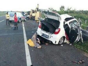 Truk Tabrak Ayla di Tol Cipali, Empat Warga Bandung Tewas