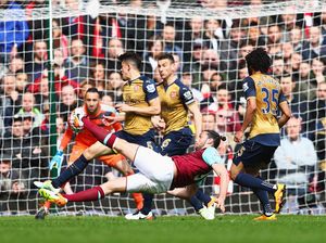 Arsenal Diimbangi West Ham, Wenger Tolak Kritik Pemainnya