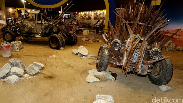 Movie Cars Mad Max Mejeng di IIMS 2016