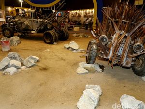 Movie Cars Mad Max Mejeng di IIMS 2016