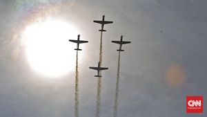 Atraksi Akrobatik Pesawat di HUT TNI AU Ke-70