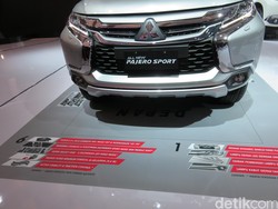 Goda Perhatian Pengunjung IIMS, Mitsubishi Gunakan Floor Mat