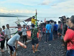 Empat Siswa Dibawa ke Puskesmas Usai Perahu Wisata Watudodol Nyaris Tenggelam