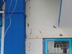 Diguncang Gempa 5,8 SR, Kantor BMKG Bengkulu Retak-retak
