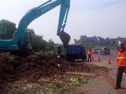 Sempat Terganggu Longsor, Jalan Tol Purbaleunyi KM 118 Arah Bandung Normal