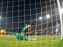 Napoli Hantam Verona 3-0