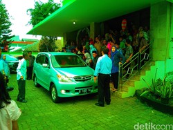 Wakil Walikota Depok Bopong Pengantin Wanita yang Pingsan Saat Resepsi