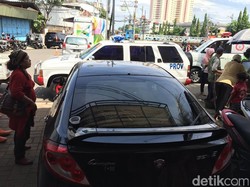 Usai Diamankan Polwan, Ratna Sarumpaet Terjebak di Mobilnya yang Dihadang Provost