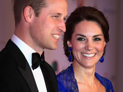 Stunning! Kate Middleton Anggun Bergaun Biru di India