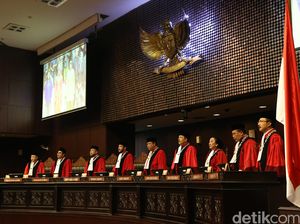 4 Hakim Konstitusi Tolak Revisi Pasal 2 dan 3 UU Tipikor
