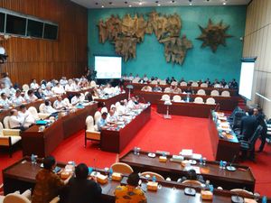 Jonan Rapat Dengan Komisi V DPR Bahas Kecelakaan Pesawat dan Taksi Online Jonan Rapat Dengan Komisi V DPR Bahas Kecelakaan Pesawat dan Taksi Online