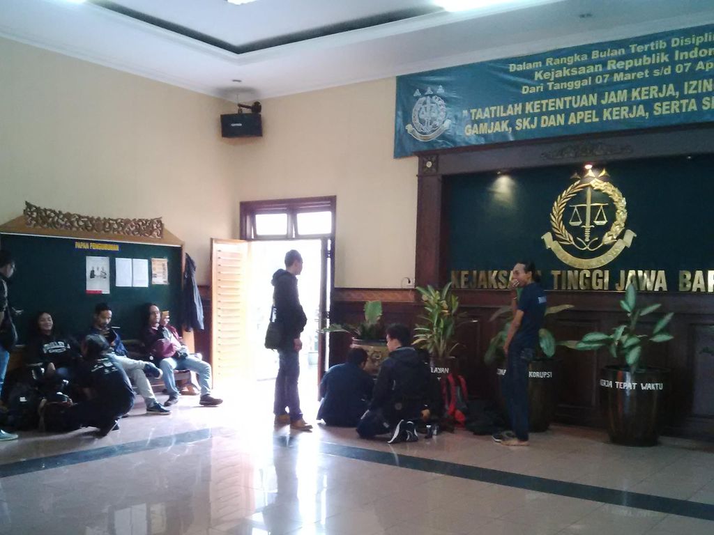Suasana Kantor Kejati Jabar Pasca Penangkapan Jaksa oleh KPK Suasana Kantor Kejati Jabar Pasca Penangkapan Jaksa oleh KPK