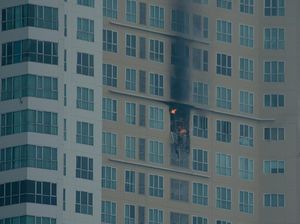 Begini Saat Api Terlihat di Salah Satu Unit di Lantai 25 Apartemen di Gandaria