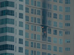 Begini Saat Api Terlihat di Salah Satu Unit di Lantai 25 Apartemen di Gandaria