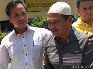 Lama Dibui di Mapolres Jakut, Daeng Aziz: Enak Ya Kena Sinar Matahari