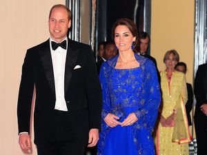 Pesta dengan Shah Rukh Khan, Kate Middleton Pakai Anting Rp 46 Juta