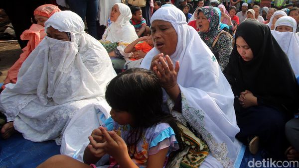 Warga Pasar Ikan Luar Batang Gelar Doa Bersama