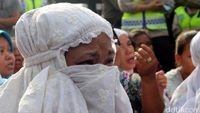 Tangisan Warga Warnai Penertiban Pasar Ikan Luar Batang
