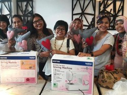 Serunya Para Blogger Wanita Belajar Jahit untuk Ungkapkan Cinta