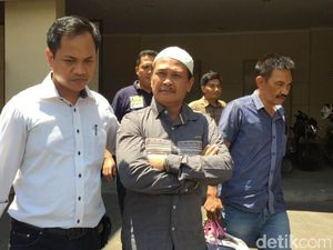 Begini Penampakan Daeng Aziz Terkini Saat Dikawal  ke Kejaksaan