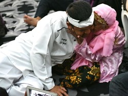 Kecupan Nenek 116 Tahun Jadi Kado Ulang Tahun Bupati Dedi