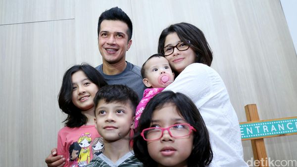 Kebersamaan Primus, Jihan Fahira dan 4 Anaknya