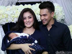 Jonathan Frizzy 20 Kali Telepon Sehari, Istri Selalu Bahagia