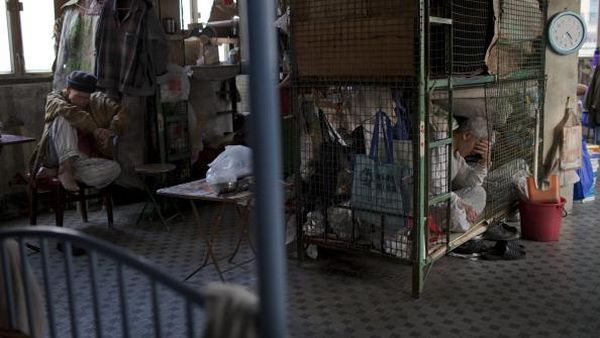 Potret Manusia Kandang di Balik Gemerlap Hong Kong