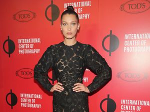 Bella Hadid Minta Maaf ke Ibu karena Unggah Foto Topless di Instagram