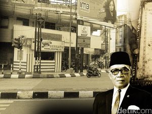 Sultan HB IX yang Gemar Nyetir Sendiri dan Memakai Kaos Bolong Sultan HB IX yang Gemar Nyetir Sendiri dan Memakai Kaos Bolong