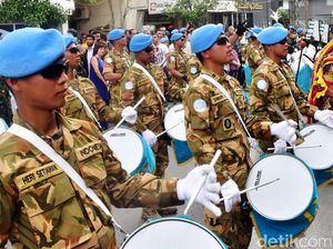 Drum Band Pasukan Indobatt Pukau Warga Libanon