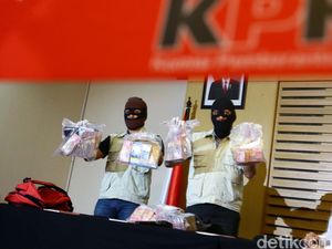 Barang Bukti Penangkapan Bupati Subang dan Jaksa Barang Bukti Penangkapan Bupati Subang dan Jaksa