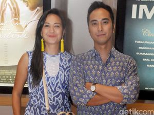Winky Wiryawan dan Kenes Serasi dengan Warna Biru