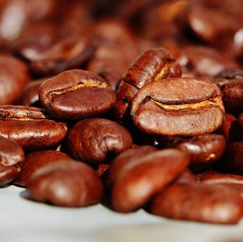 Simpan kopi dalam bentuk biji