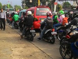 Pasar Kramat Jati Menuju Pasar Rebo Macet Parah
