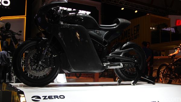 Motor Siluman Hitam Zero