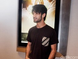 Reza Rahadian Anggap Sang Ibunda Tokoh Emansipasi Wanita