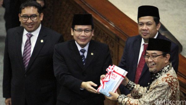 DPR Gelar Paripurna