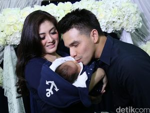 Dikaruniai 3 Anak, Jonathan Frizzy dan Istri Sepakat Langsung KB
