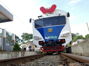 Kereta Klinik Berjalan Pertama Milik Indonesia Layani Warga Sukabumi