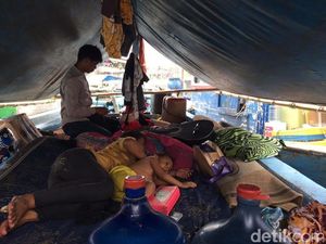 Melihat Manusia Perahu Eks Warga Luar Batang Melihat Manusia Perahu Eks Warga Luar Batang