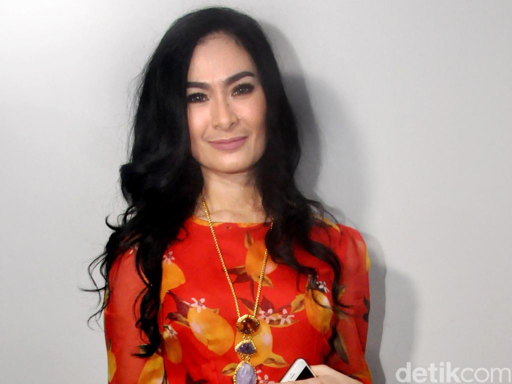 Disebut Sombong Tolak Undangan Jokowi, Ini Respons Iis Dahlia Disebut Sombong Tolak Undangan Jokowi, Ini Respons Iis Dahlia