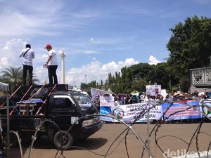 Ratusan Orang Demo ke Istana Minta Perekrutan Pendamping Desa Secara Transparan