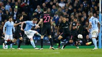 Kevin De Bruyne melepaskan tendangan yang berbuah gol ke gawang Paris Saint-Germain di menit ke-76. Jason Cairnduff/Reuters/detikFoto.