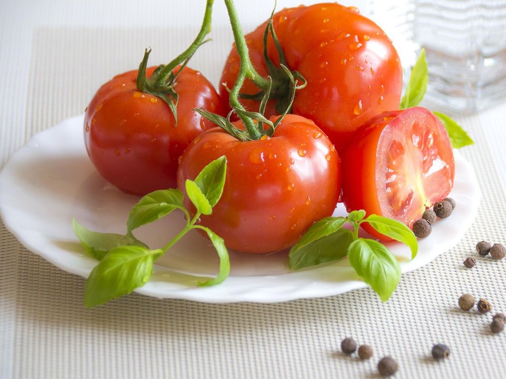 Tomat Termasuk Buah atau Sayur? Ini Jawabannya Tomat Termasuk Buah atau Sayur? Ini Jawabannya