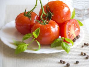 Tomat Itu Buah atau Sayur? Ini Fakta Menurut Sains Tomat Itu Buah atau Sayur? Ini Fakta Menurut Sains