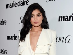 Dikabarkan Operasi Rahang, Kylie Jenner: Ibuku Tidak Akan Mengizinkan