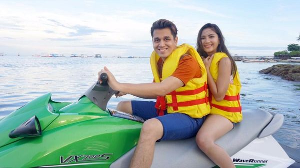 Kevin Julio dan Jessica Mila Asyik Naik Jet Ski di Bali