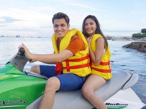 Kevin Julio dan Jessica Mila Asyik Naik Jet Ski di Bali